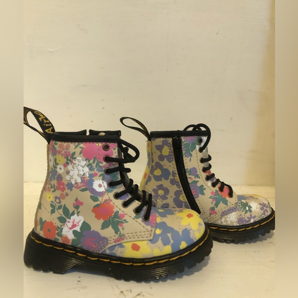 DR MARTENS 
1460 Floral Mash Up Lace-Up Toddler Boots